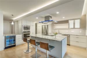4822 Ocean Blvd, Siesta Key, FL 34242, Sold 11/20/18