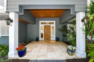 864 Siesta Dr, Sarasota, FL 34242, Sold 04/23/18