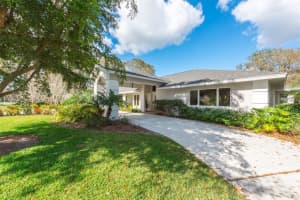 3211 E Forest Lake Dr, Sarasota, FL 34232, Sold 09/27/18