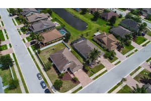3505 72nd Dr E, Sarasota, FL 34243, Sold 07/03/18