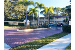 960 La Costa Cir, Sarasota, FL 34237, Sold 11/20/18