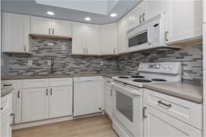 199 Whispering Sands Dr, Siesta Key, FL 34242, Sold 05/16/18