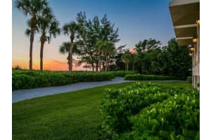 8218 Sanderling Rd, Sarasota, FL 34242, Sold 05/10/19