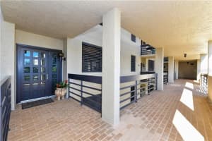 1075 Gulf of Mexico Dr, Longboat Key, FL 34228, Sold 11/02/20