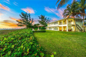 8230 Sanderling Rd, Sarasota, FL 34242, Sold 11/30/20