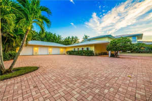 8230 Sanderling Rd, Sarasota, FL 34242, Sold 11/30/20