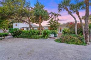 8334 Sanderling Rd, Sarasota, FL 34242, Sold 07/07/20