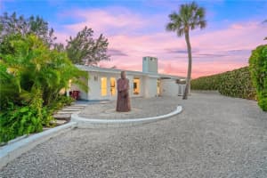 8334 Sanderling Rd, Sarasota, FL 34242, Sold 07/07/20