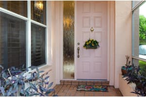 3906 Alamanda Dr, Sarasota, FL 34238, Sold 12/03/20