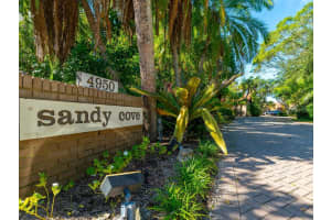 17 Sandy Cove Rd, Siesta Key, FL 34242, Sold 03/25/21