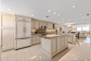 5770 MIDNIGHT PASS RD #605, SARASOTA, FL 34242 - MLS#MFRA4486589