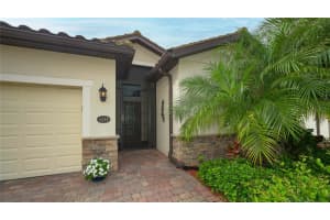 6888 WILLOWSHIRE WAY, BRADENTON, FL 34212 - MLS#MFRA4488759