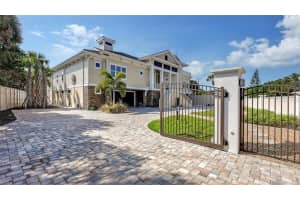 13 N Casey Key Rd, Osprey, FL 34229, Sold 04/29/21