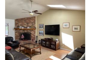 2942 Woodpine Cir, Sarasota, FL 34231, Sold 12/10/21