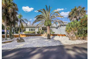1185 Bayshore Dr, Englewood, FL 34223, Sold 01/24/22