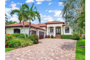 270 Island Cir, Siesta Key, FL 34242, Sold 10/12/21