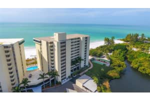 19 Whispering Sands Dr, Sarasota, FL 34242, Sold 10/19/21