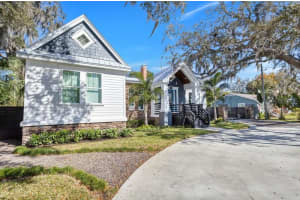 1910 4th St E, Palmetto, FL 34221, Sold 04/28/22