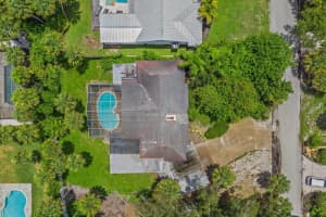 5005 Commonwealth Dr, Siesta Key, FL 34242, Sold 12/30/21