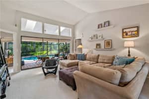 4721 Trails Dr, Sarasota, FL 34232, Sold 10/08/21