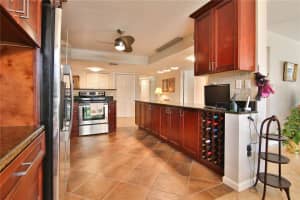 707 S Gulfstream Ave, Sarasota, FL 34236, Sold 10/01/21