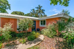 1824 Southpointe Dr, Sarasota, FL 34231, Sold 12/01/21