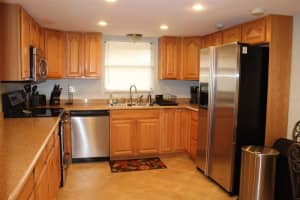 9042 Midnight Pass Rd, Sarasota, FL 34242, Sold 12/03/21