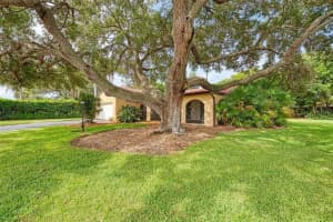 7236 Las Casas Dr, Sarasota, FL 34243, Sold 11/12/21