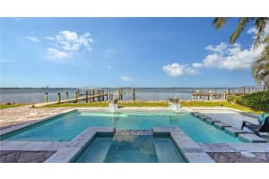 1001 Tocobaga Ln, Sarasota, FL 34236, Sold 10/18/21