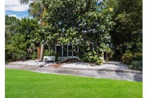 691 Broadway St, Longboat Key, FL 34228, Sold 12/03/21