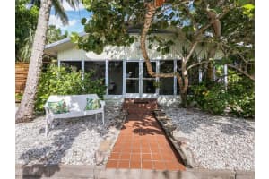 691 Broadway St, Longboat Key, FL 34228, Sold 12/03/21