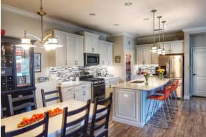 7060 White Willow Ct, Sarasota, FL 34243, Sold 10/21/21