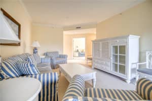 5235 Parisienne Pl, Sarasota, FL 34238, Sold 10/01/21
