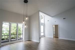 1755 Oak Lakes Dr, Sarasota, FL 34232, Sold 11/08/21