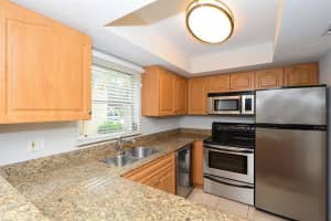 930 La Costa Cir, Sarasota, FL 34237, Sold 11/03/21