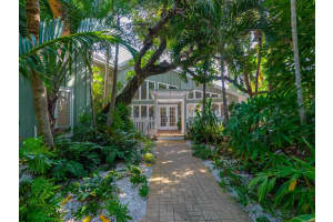 1112 Casey Key Rd, Nokomis, FL 34275, Sold 10/29/21
