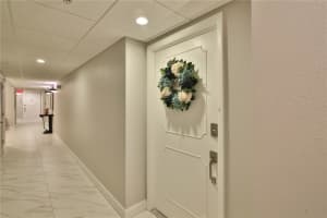 555 S Gulfstream Ave, Sarasota, FL 34236, Sold 12/02/21