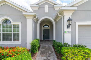 3718 Woodcliff Lk Ter, Sarasota, FL 34243, Sold 10/13/21