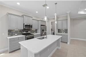 3718 Woodcliff Lk Ter, Sarasota, FL 34243, Sold 10/13/21