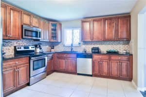 Glenbrooke, 8096 Glenbrooke Ln, Sarasota, FL 34243, Sold 11/19/21