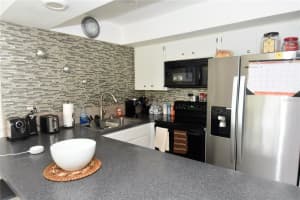 5530 Swift Rd, Sarasota, FL 34231, Sold 04/04/22