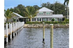 1911 4th St E, Palmetto, FL 34221, Sold 02/25/22