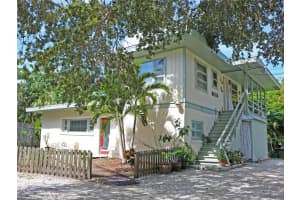 4910 Commonwealth Dr, Siesta Key, FL 34242, Sold 04/22/22