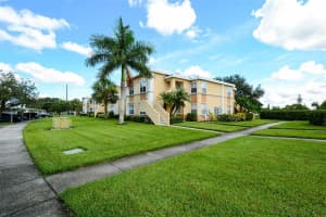 1050 Villagio Cir, Sarasota, FL 34237, Sold 12/10/21