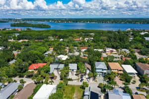 4931 Commonwealth Dr, Siesta Key, FL 34242, Sold 12/07/21