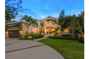 880 Siesta Dr, Sarasota, FL 34242, Sold 11/23/21