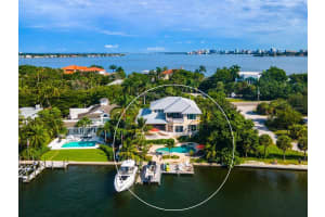 880 Siesta Dr, Sarasota, FL 34242, Sold 11/23/21