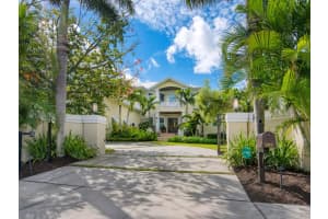 880 Siesta Dr, Sarasota, FL 34242, Sold 11/23/21