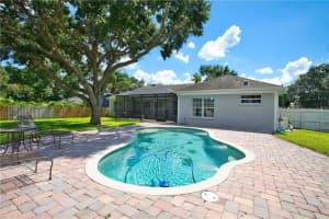 1951 Rolling Green Cir, Sarasota, FL 34240, Sold 12/13/21