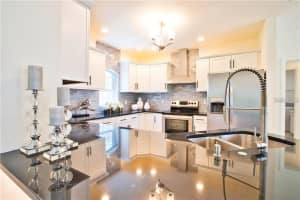 1951 Rolling Green Cir, Sarasota, FL 34240, Sold 12/13/21